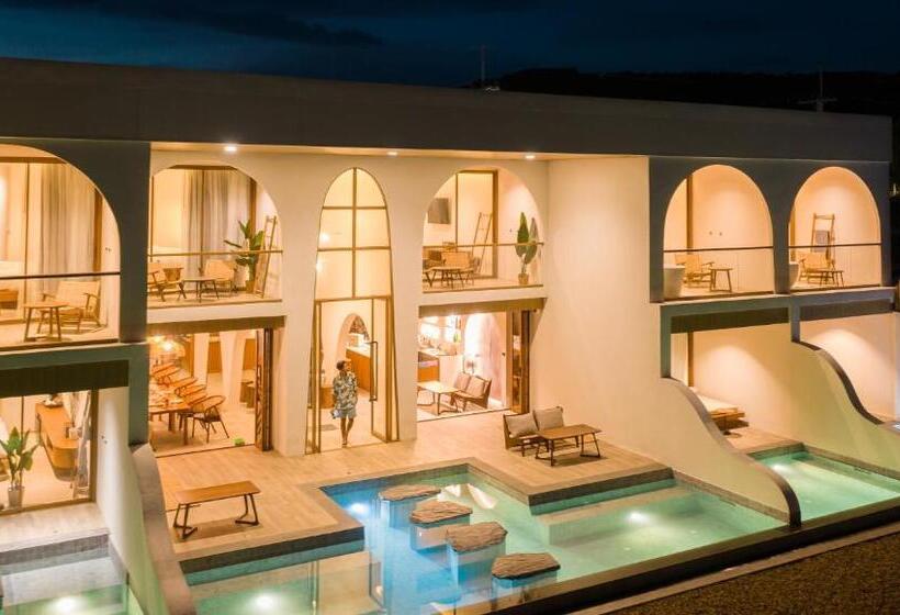 Tasana Bar And Luxury Resort