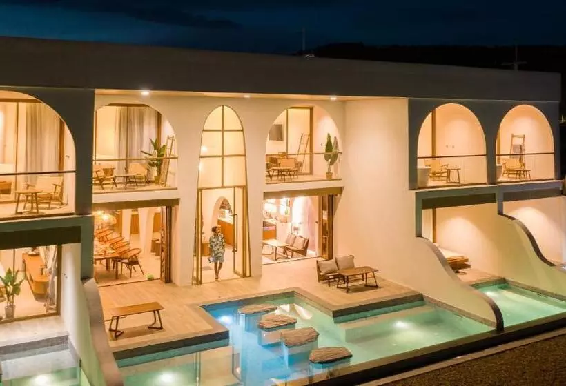 Tasana Bar And Luxury Resort