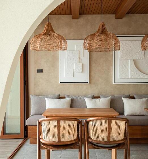 Tasana Bar And Luxury Resort