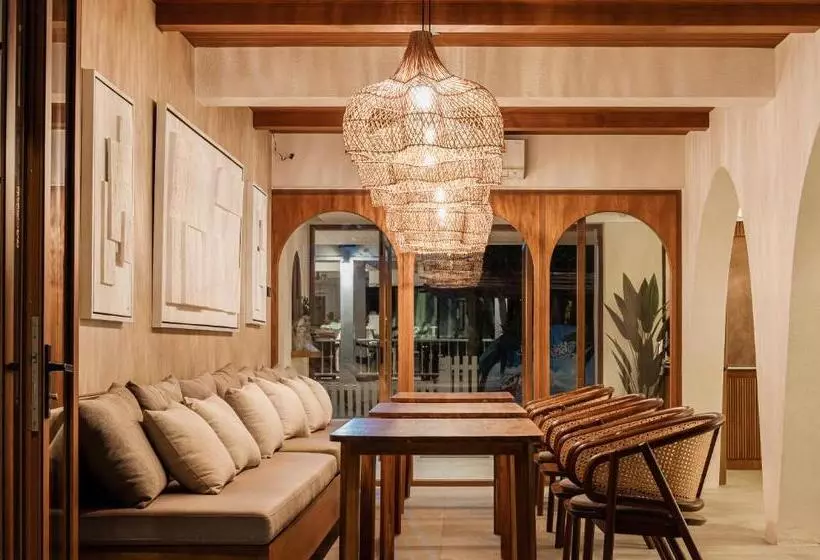 Tasana Bar And Luxury Resort