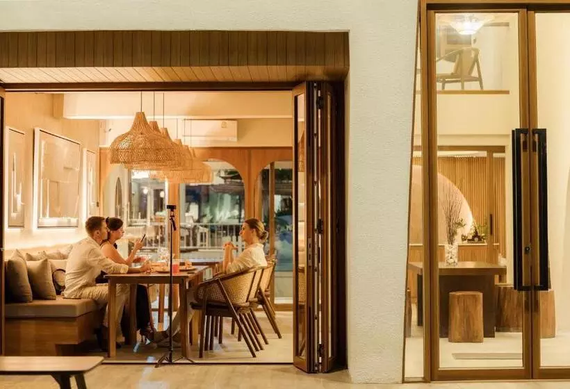 Tasana Bar And Luxury Resort