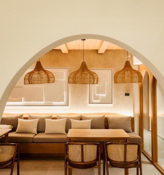 Tasana Bar And Luxury Resort