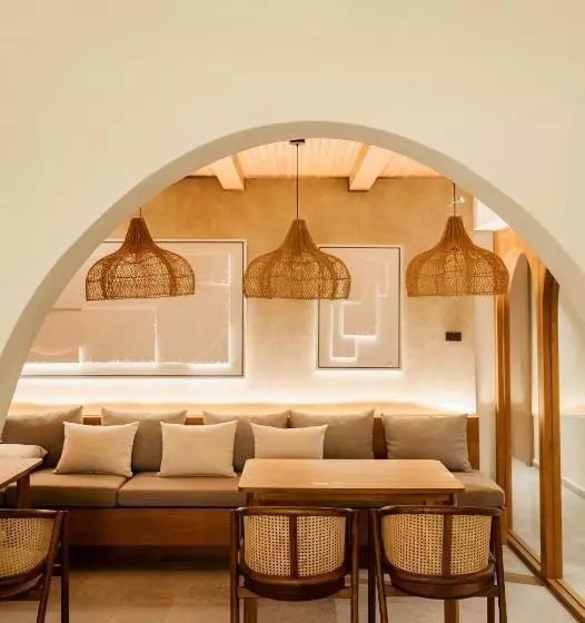 Tasana Bar And Luxury Resort