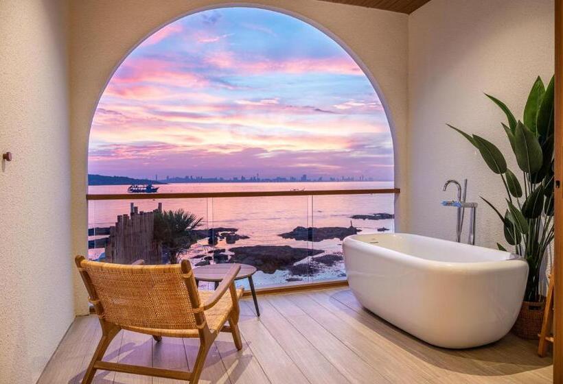 Tasana Bar And Luxury Resort