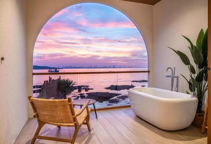 Tasana Bar And Luxury Resort