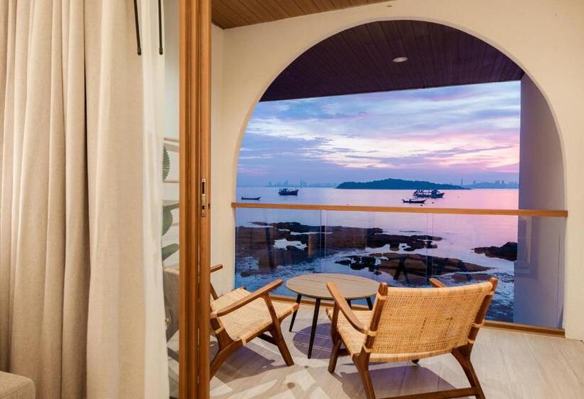 Tasana Bar And Luxury Resort