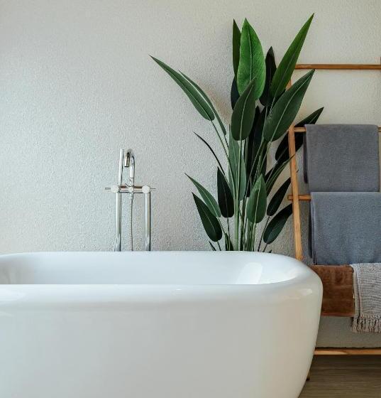 Tasana Bar And Luxury Resort