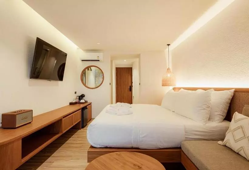 Tasana Bar And Luxury Resort