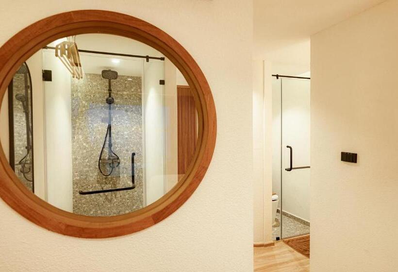 Tasana Bar And Luxury Resort