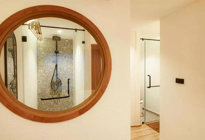 Tasana Bar And Luxury Resort