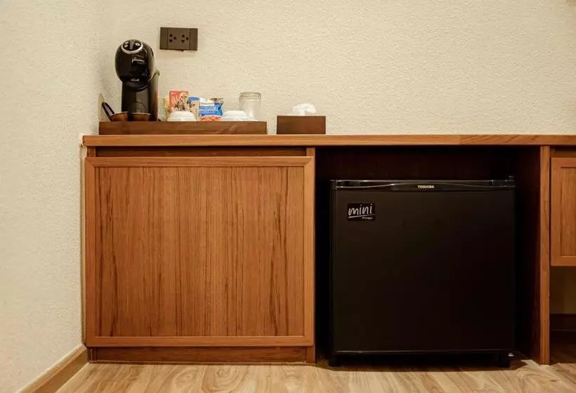 Tasana Bar And Luxury Resort