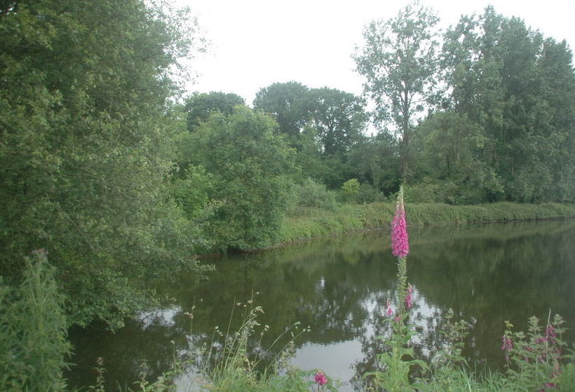 ベッドアンドブレックファースト Le Chateau De Claids