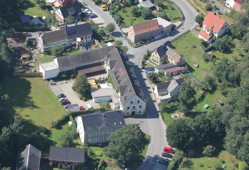 Elegant Hotel Zur Burg