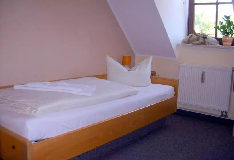 Elegant Hotel Zur Burg