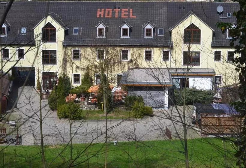 Elegant Hotel Zur Burg
