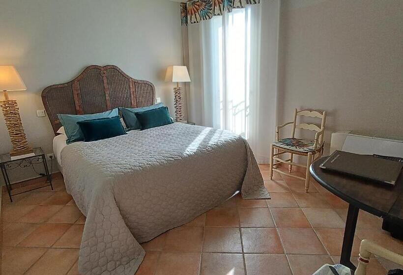 Hotel Hôtel La Bastide D Iris