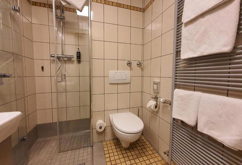 Отель Landhaus Oberaurach