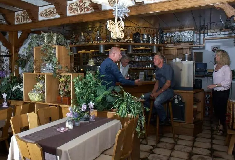 Hotelli Maischeider Hof