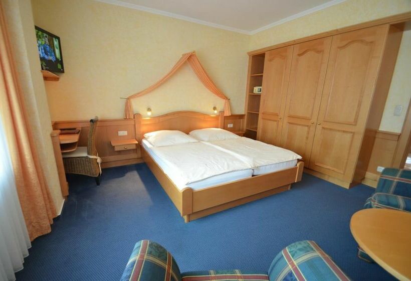 בית מלון כפרי Unter Den Linden