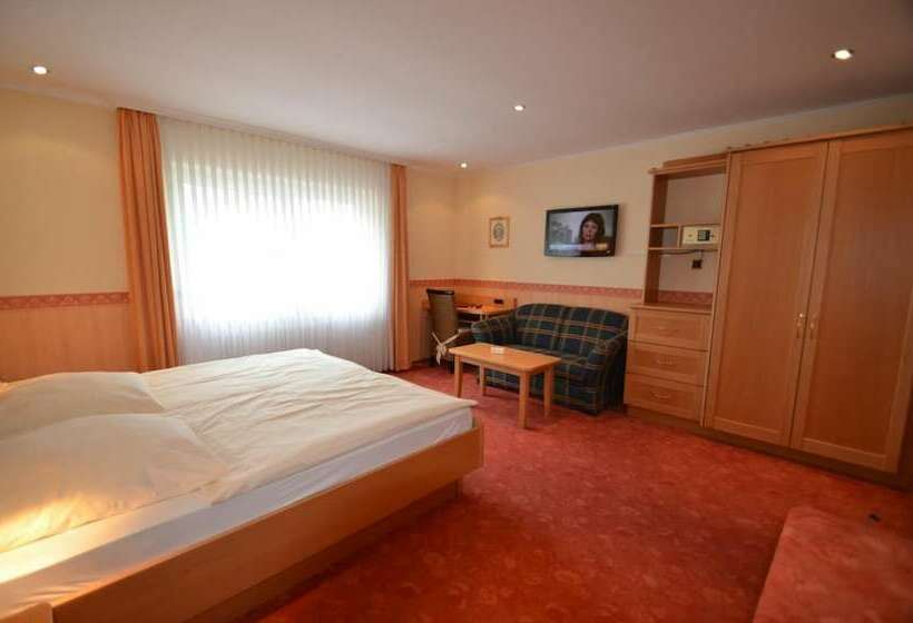 בית מלון כפרי Unter Den Linden