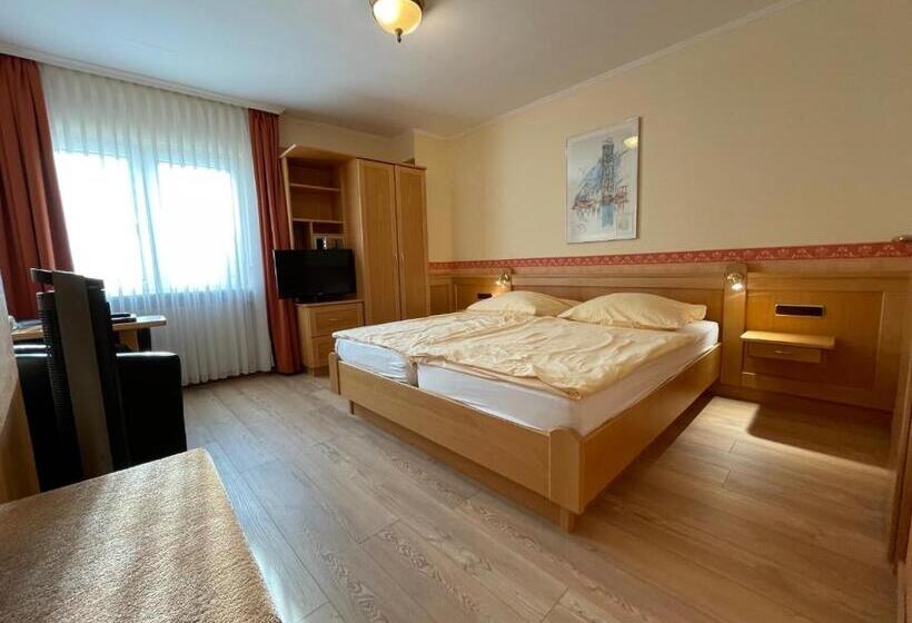 בית מלון כפרי Unter Den Linden