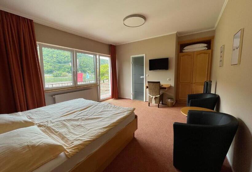 בית מלון כפרי Unter Den Linden