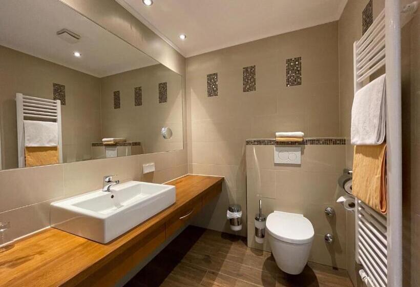 בית מלון כפרי Unter Den Linden