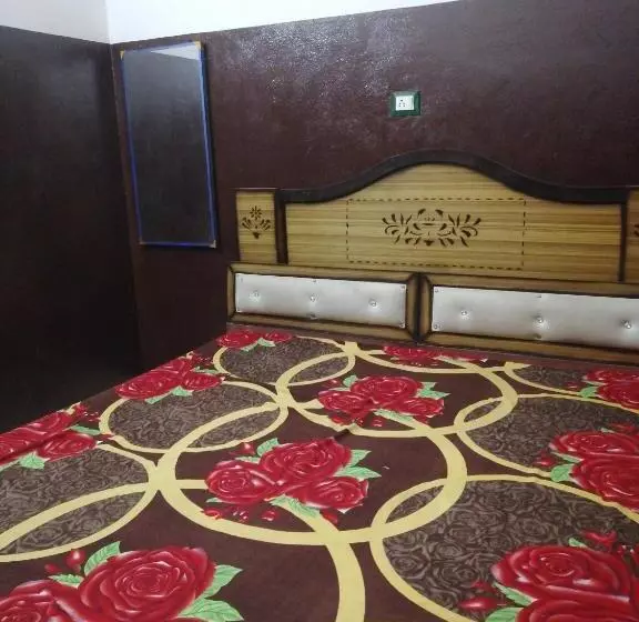 ホテル Oyo Harjender Guest Houses & Family Restaurant