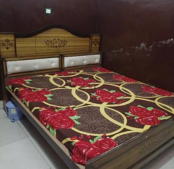 ホテル Oyo Harjender Guest Houses & Family Restaurant