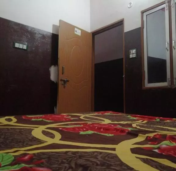 ホテル Oyo Harjender Guest Houses & Family Restaurant