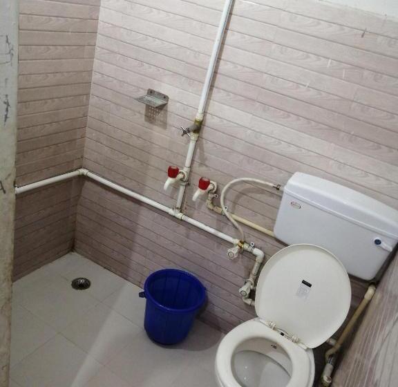 Отель Oyo Harjender Guest Houses & Family Restaurant