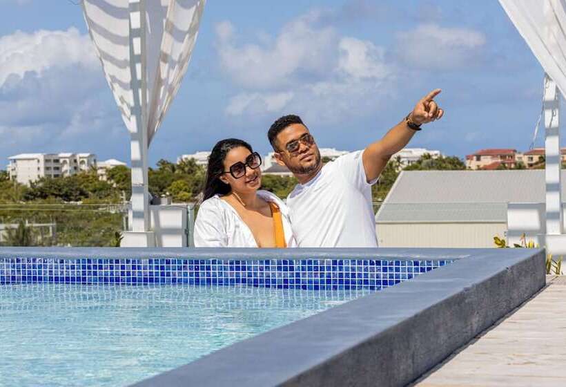 هتل The Suites At Mr Grouper