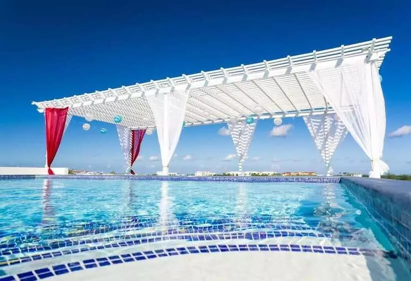 هتل The Suites At Mr Grouper