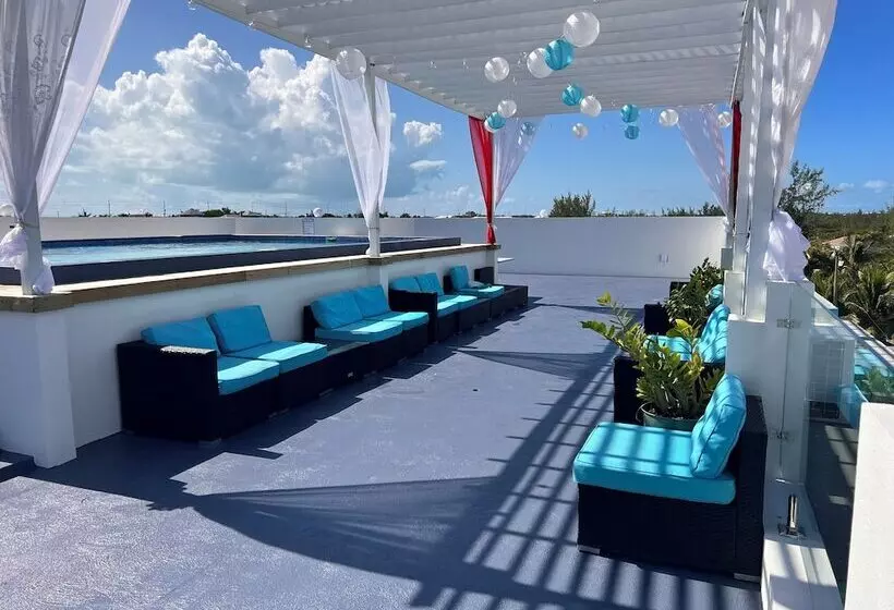 هتل The Suites At Mr Grouper