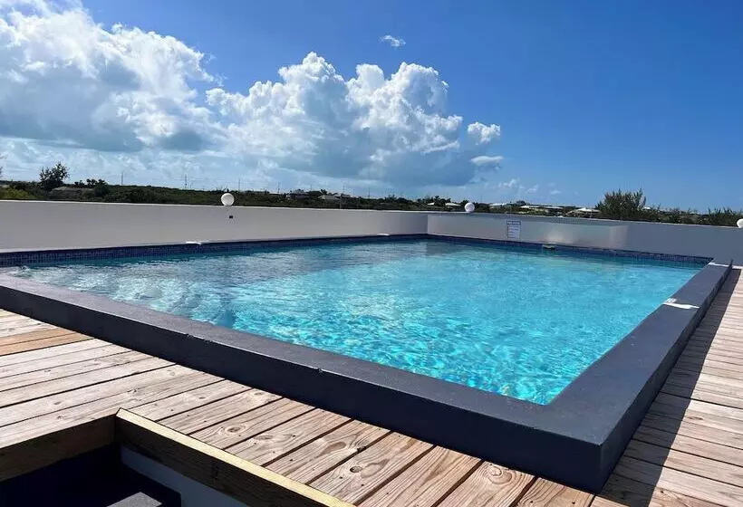 هتل The Suites At Mr Grouper