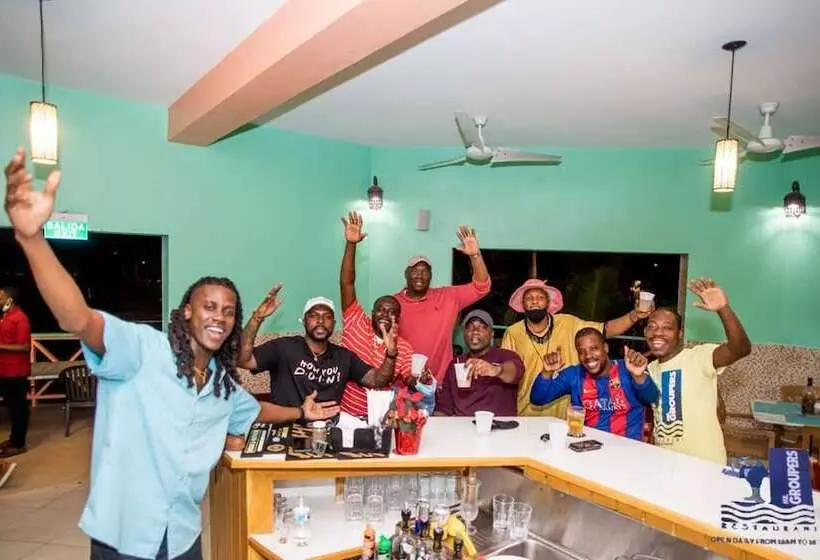 هتل The Suites At Mr Grouper