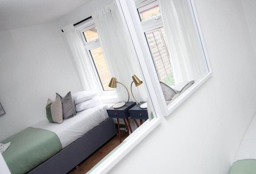 Pension 4 Br With Free On Street Parking