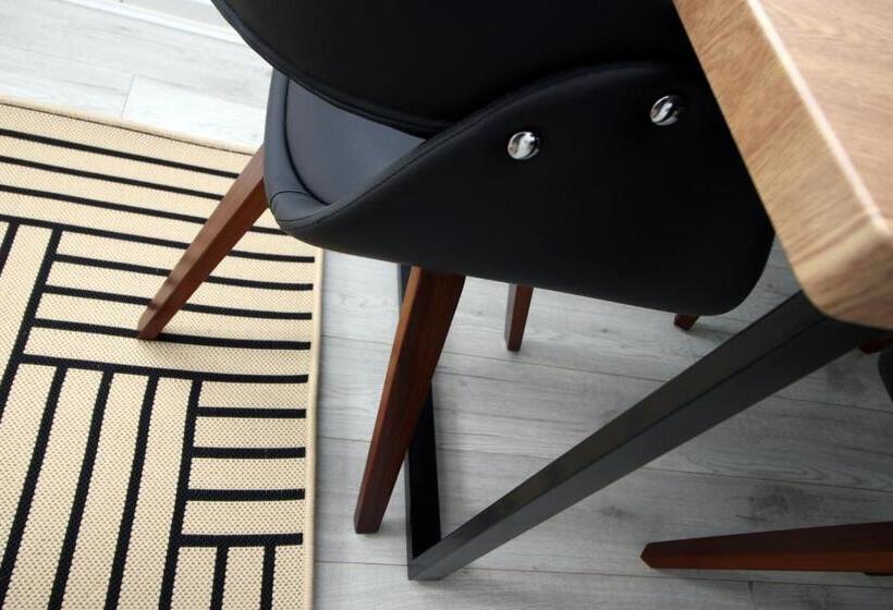 Pension 4 Br With Free On Street Parking