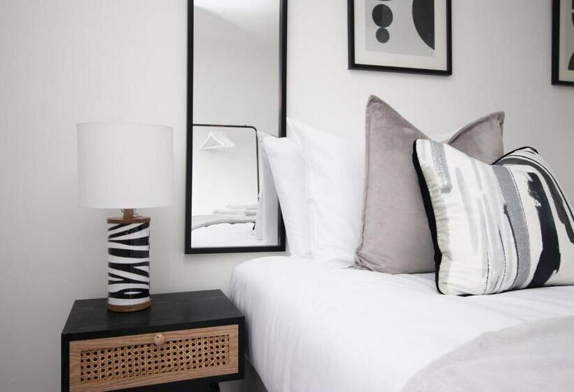 Pension 4 Br With Free On Street Parking