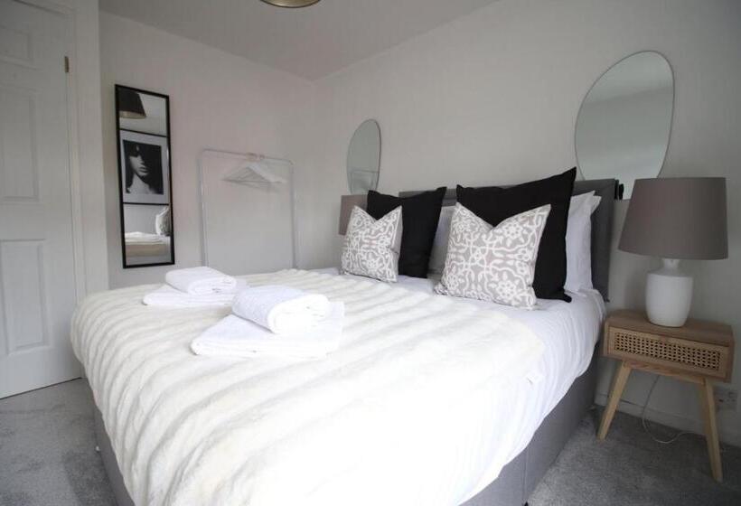 Pension 4 Br With Free On Street Parking