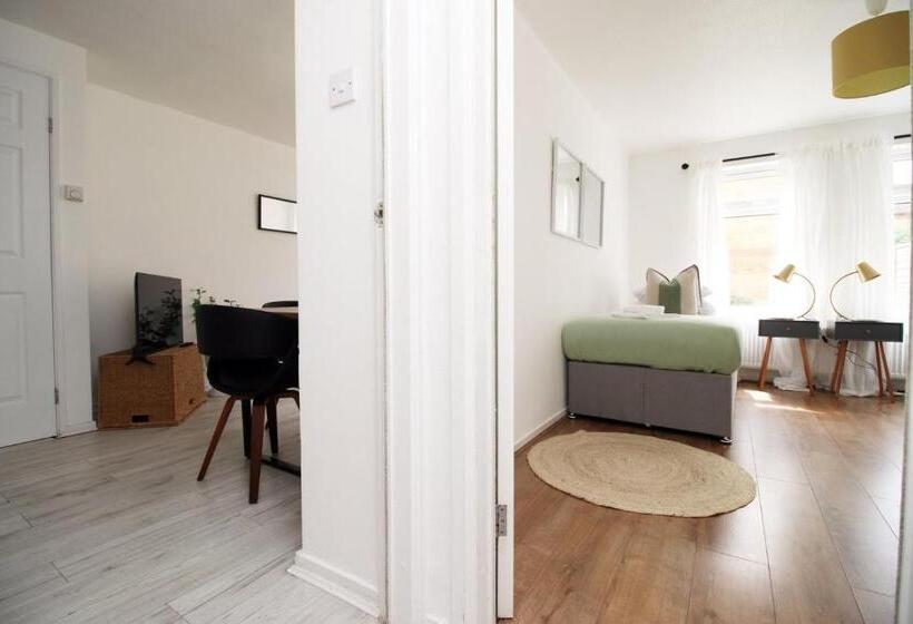 Pension 4 Br With Free On Street Parking