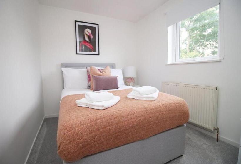 Pension 4 Br With Free On Street Parking