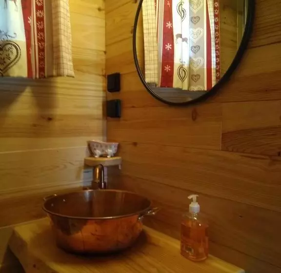 Majatalo Au Paradou Du Bûcheron Adults Only