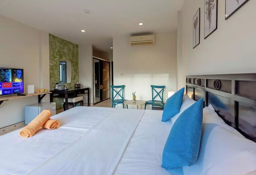 هتل Club 22 Kamala Suites