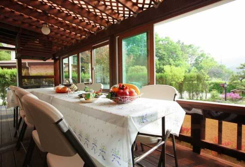 Hotelli Yongin Neutinamu Pension