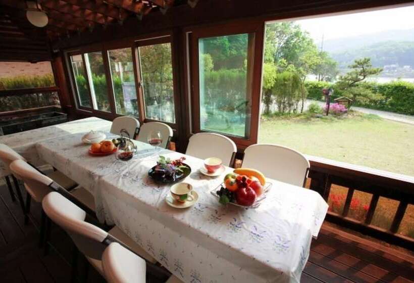 Hotelli Yongin Neutinamu Pension