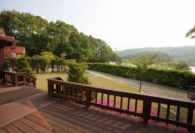 Hotelli Yongin Neutinamu Pension