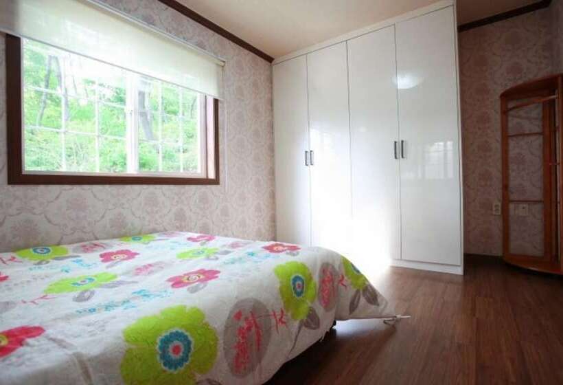 Hotelli Yongin Neutinamu Pension