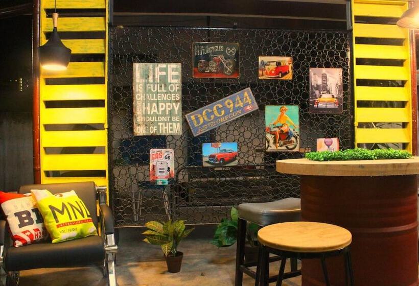 Food District Hostel Cebu Central