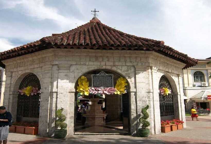 Food District Hostel Cebu Central